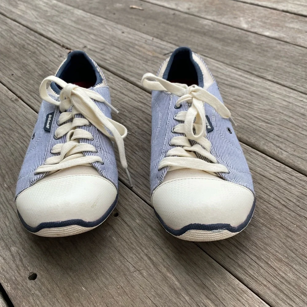 Dr. Scholl’s Barefoot Navy Pin Stripped Sneakers NWOT